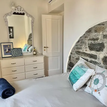 In The Historic Village - Riva 10 Apartment