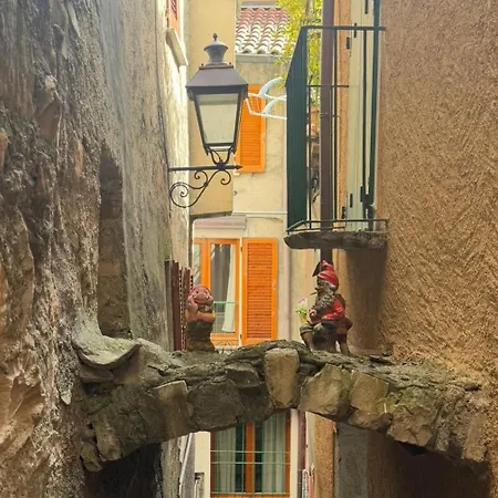 In The Historic Village - Riva 10 *