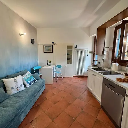 In The Historic Village - Riva 10 Apartment Carate Urio