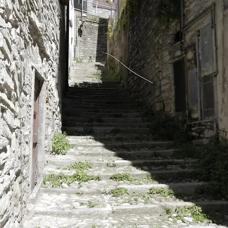 In The Historic Village - Riva 10 Carate Urio