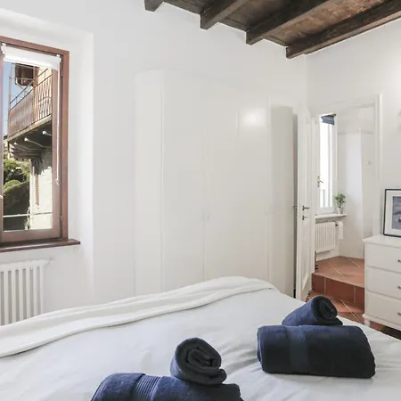 Apartment In The Historic Village - Riva 10